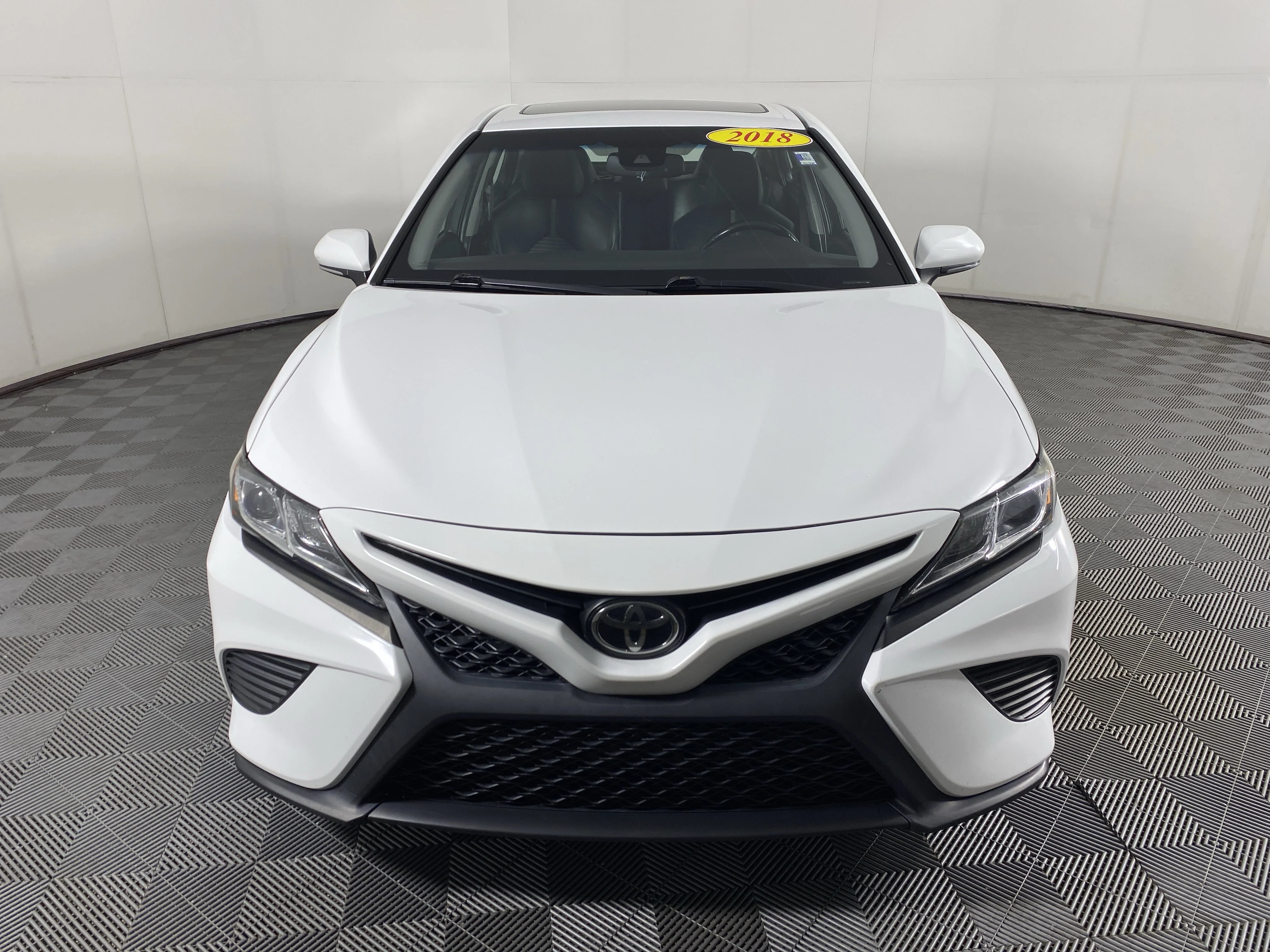 Used 2018 Super White Toyota SE image 11