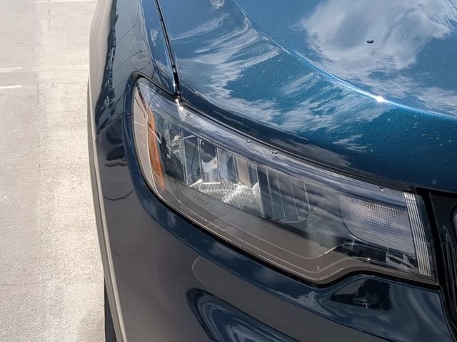 New 2026 Fathom Blue Pearl-Coat Exterior Paint Jeep Latitude image 10