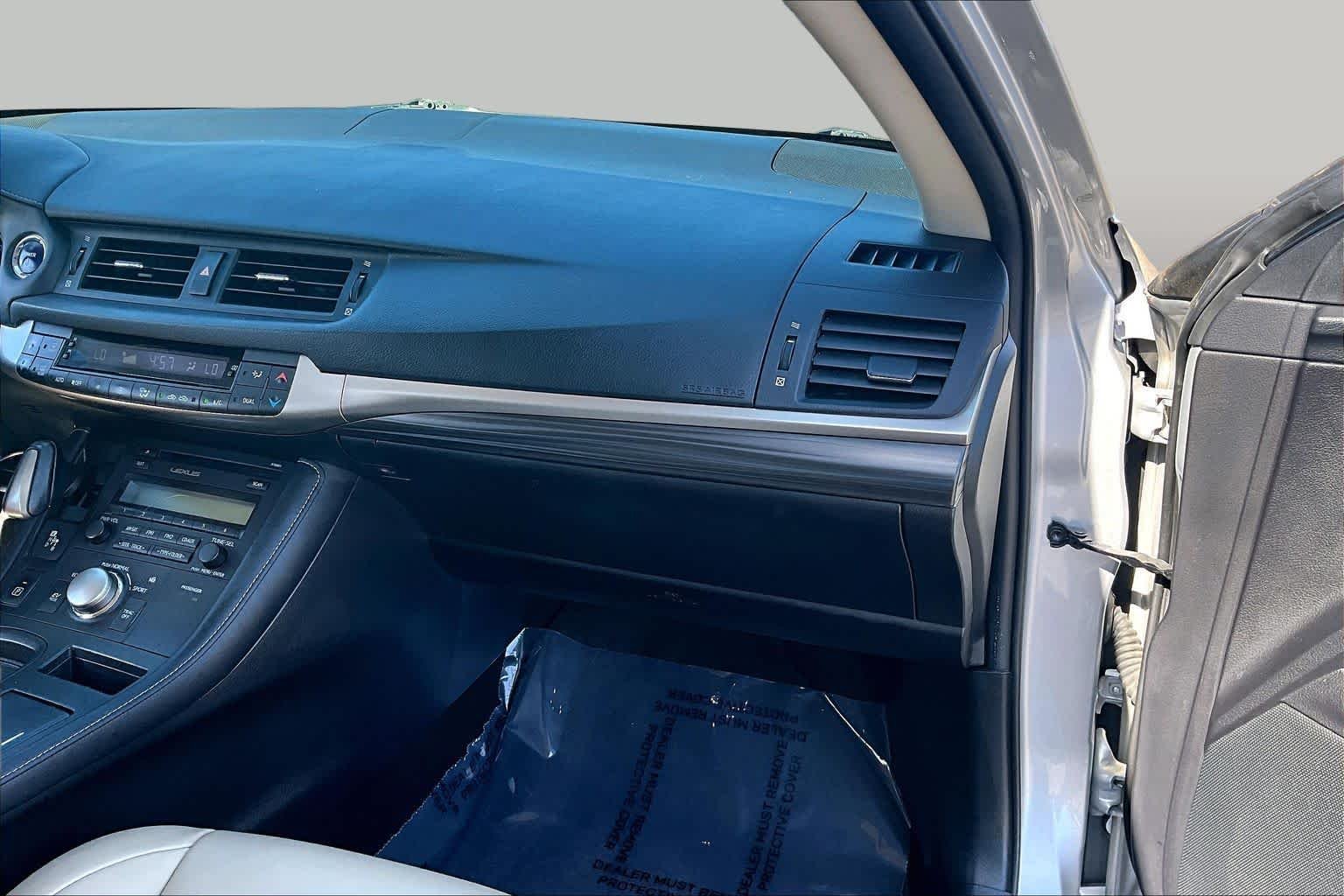 Used 2014 Silver Lining Metallic Lexus Hybrid image 18