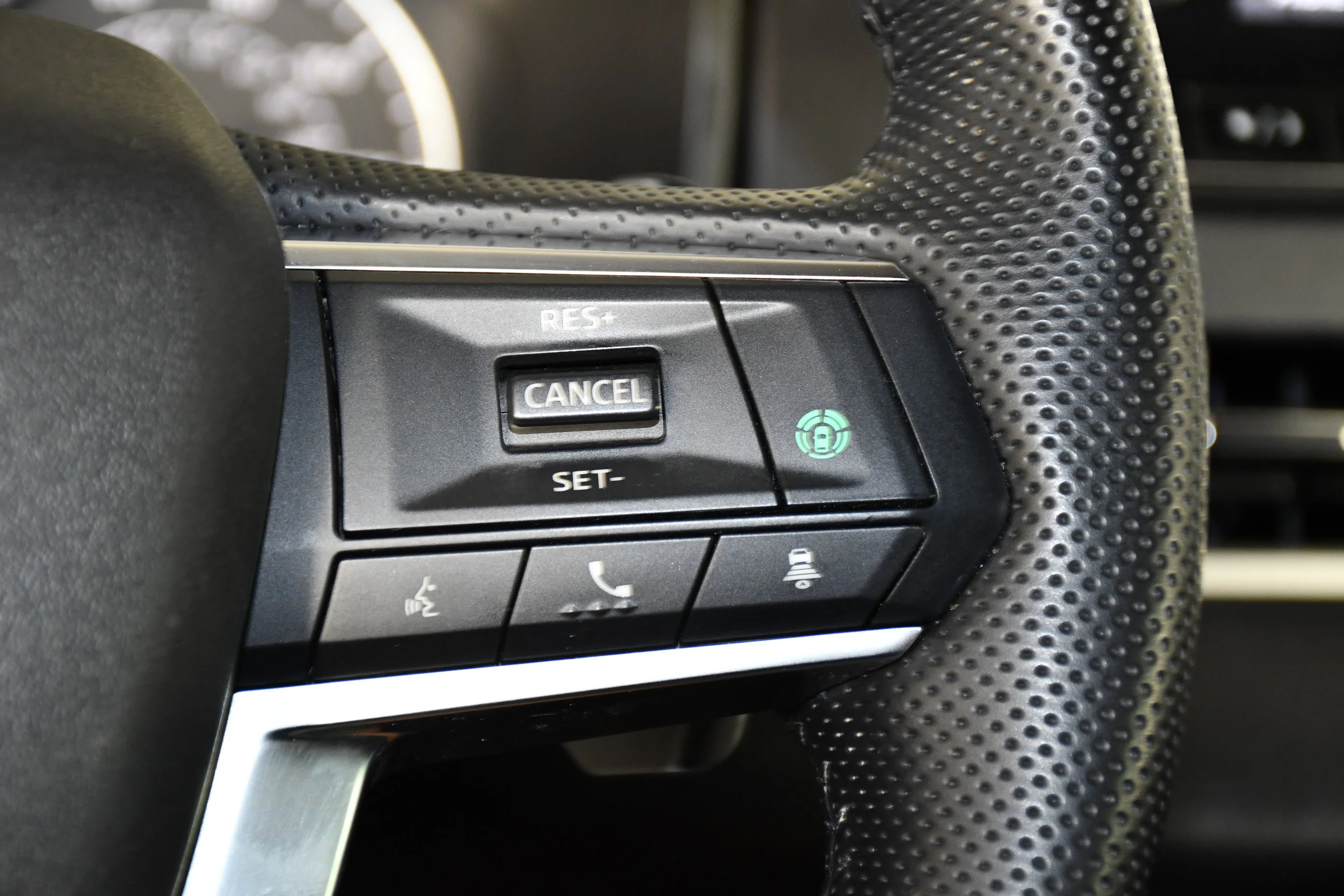 Certified Used 2023 White Diamond Mitsubishi SE image 21