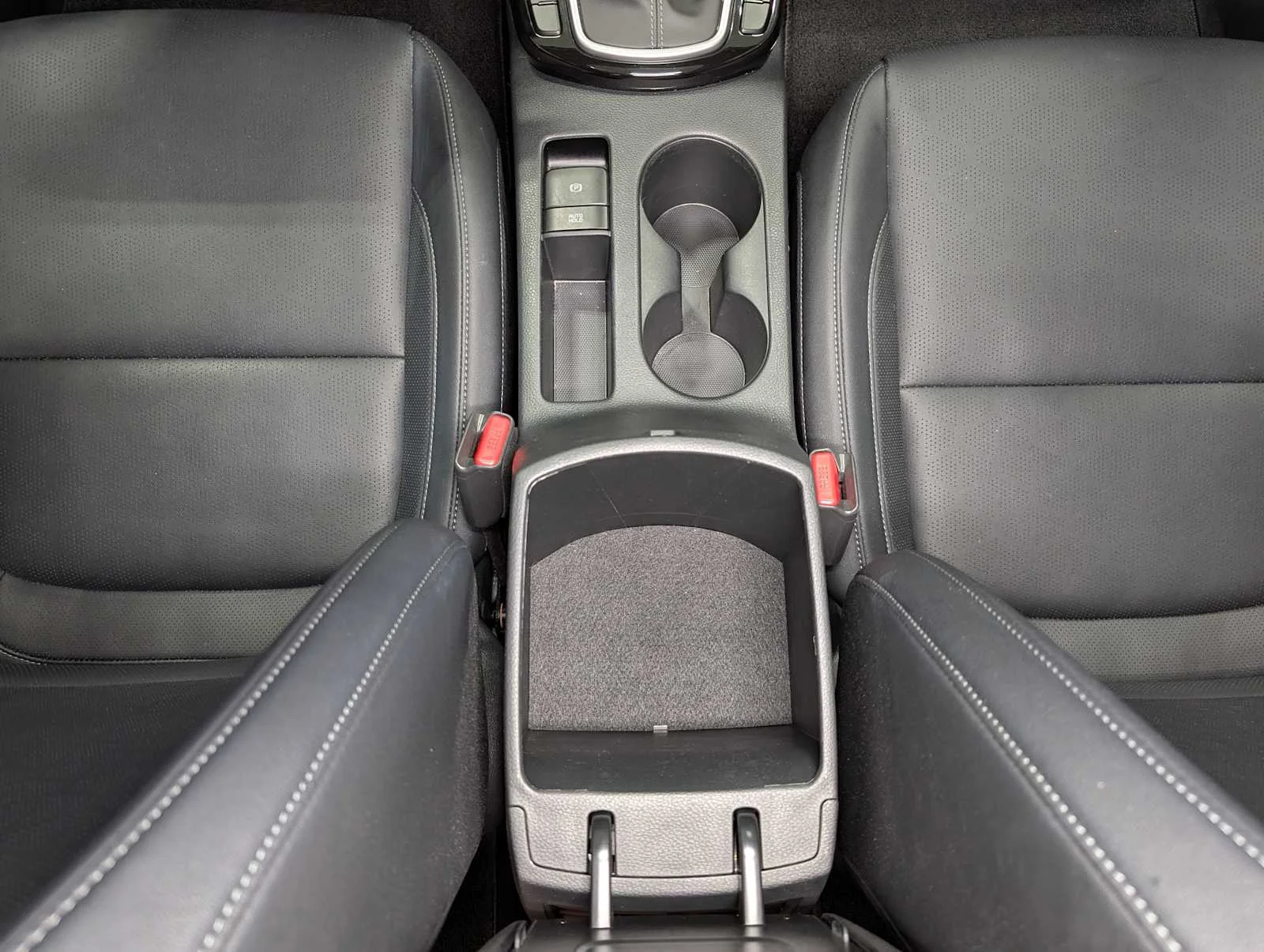 Used 2024 Snow White Pearl Kia SX image 21