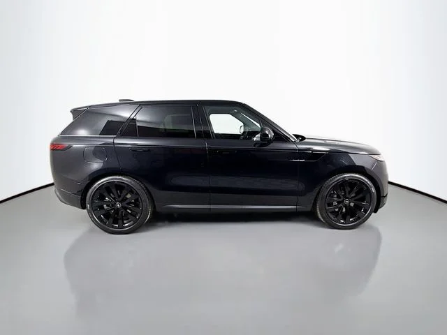 Used 2025 Santorini Black Metallic Land Rover SE image 4