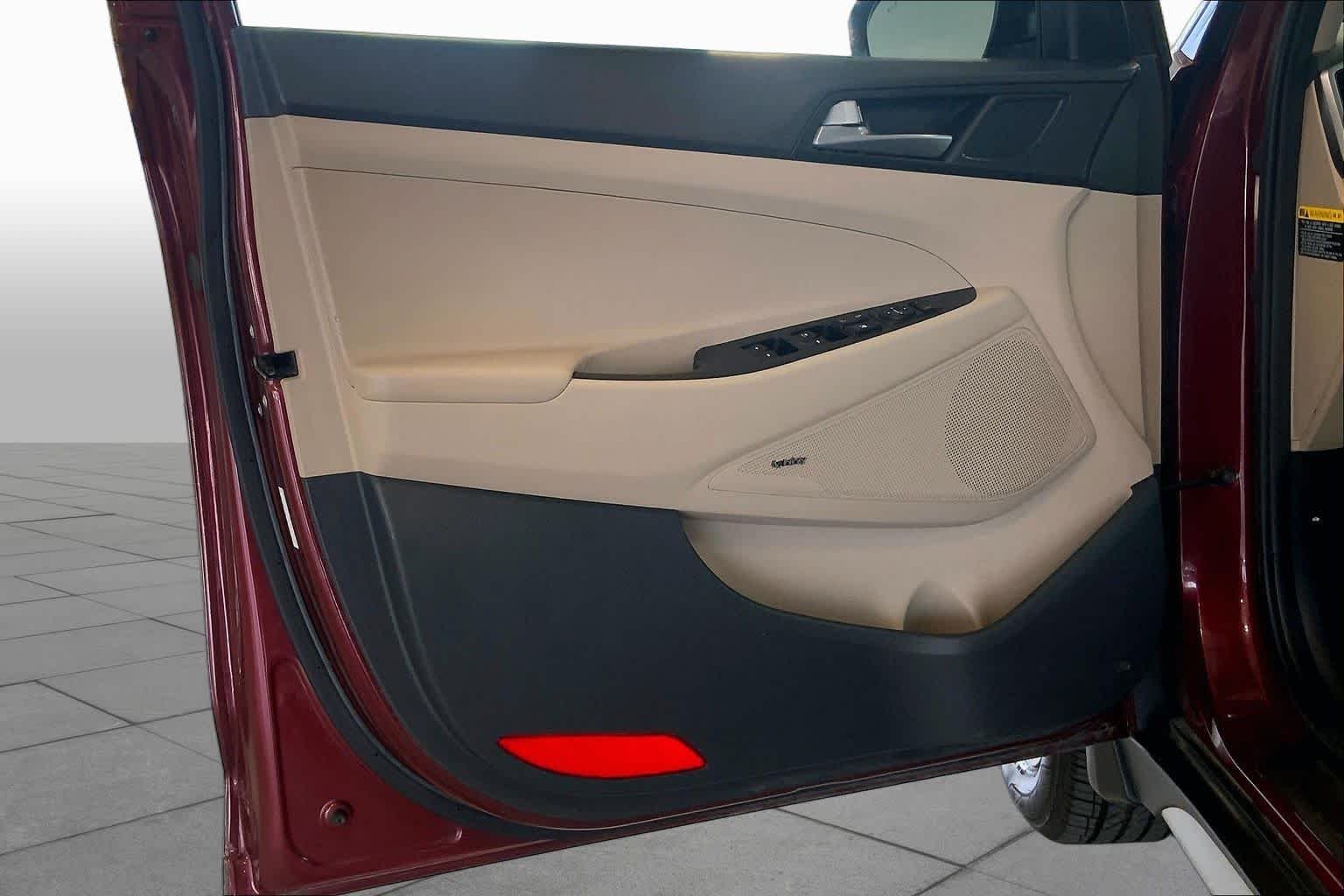 Used 2017 Ruby Wine Hyundai SE Plus image 22