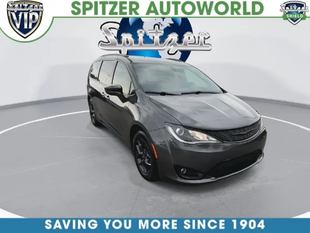 Used 2019 Gray Chrysler Touring Plus image 4