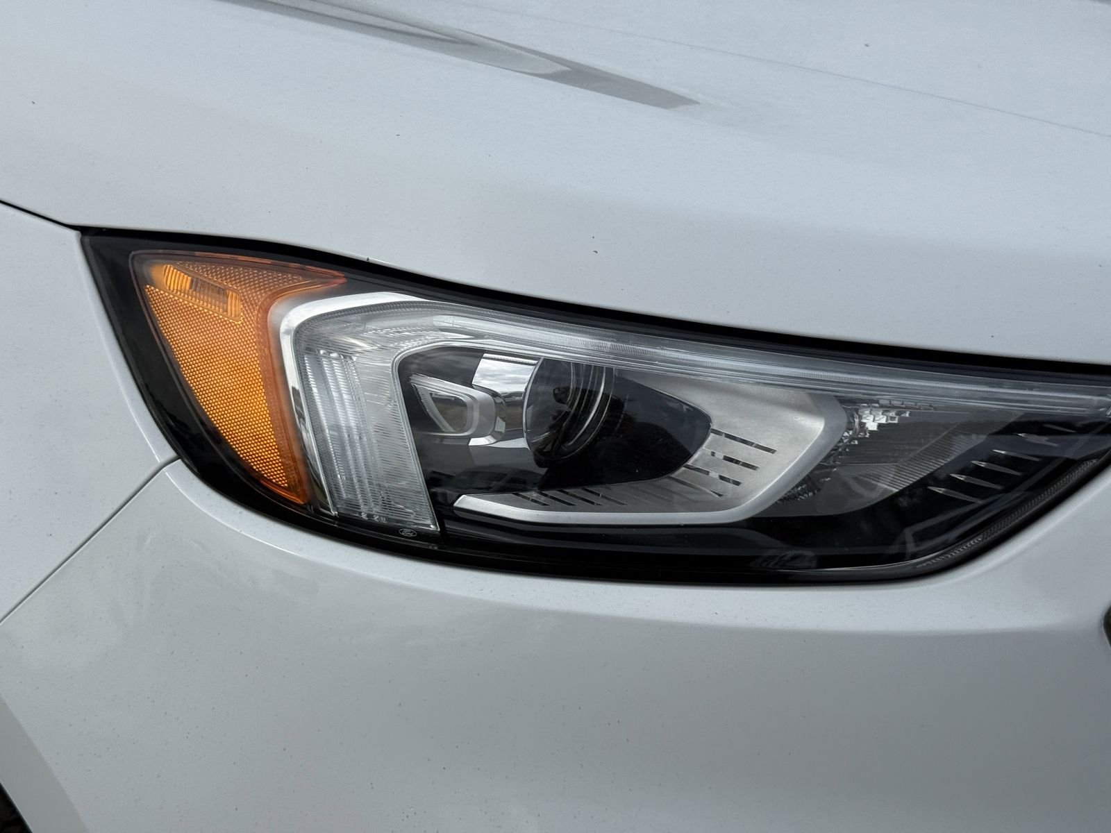 Used 2022 Oxford White Ford SEL image 9