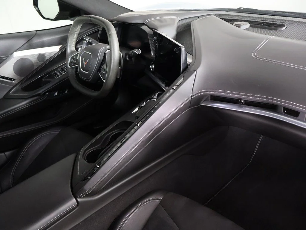 Used 2021 Silver Chevrolet Stingray image 32