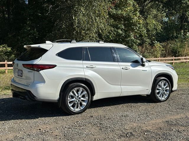 Used 2021 Blizzard Pearl Toyota Limited image 9