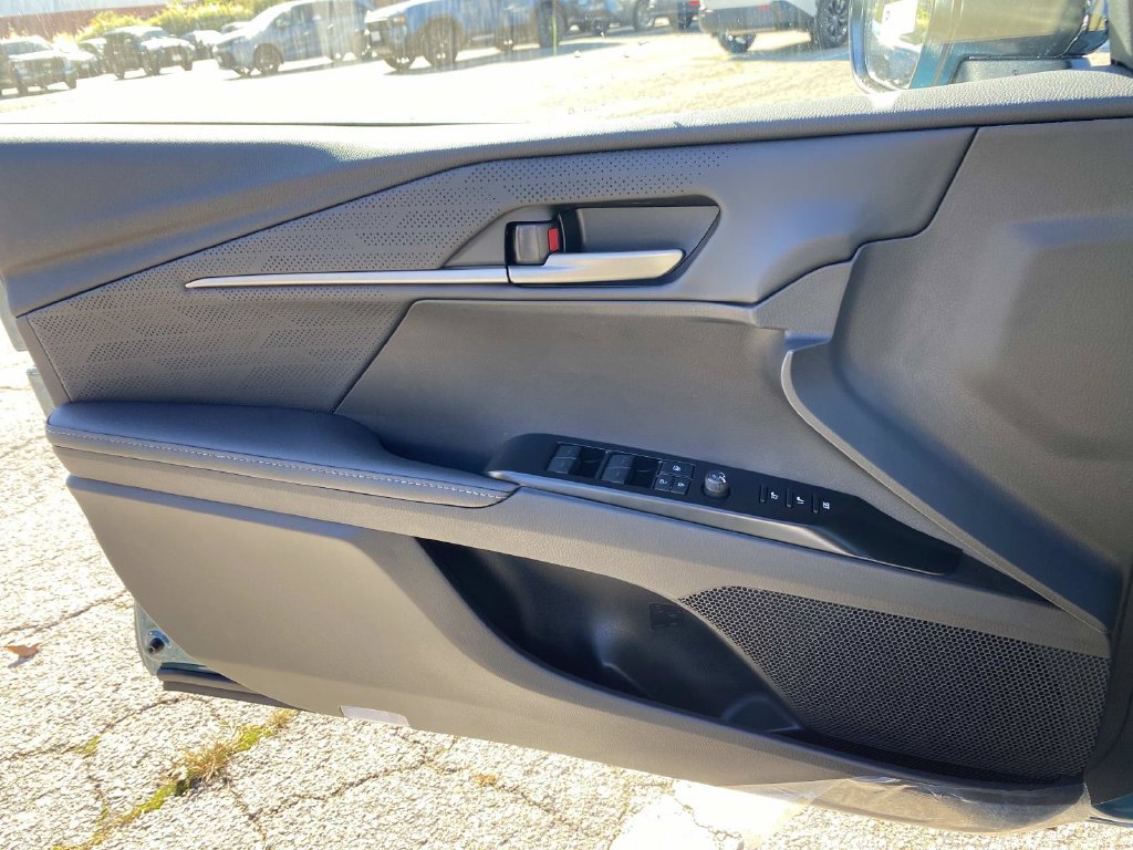 New 2026 Ocean Gem with Midnight Black Metallic roof Toyota XSE image 16