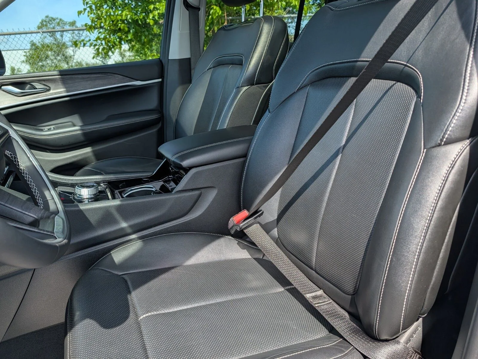 Used 2022 White Jeep 4xe image 21