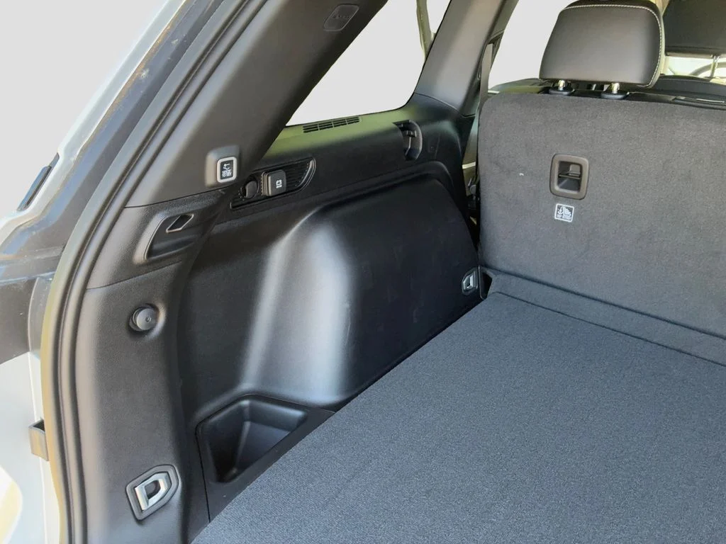 New 2026 Silver Zynith Exterior Paint Jeep Altitude image 21