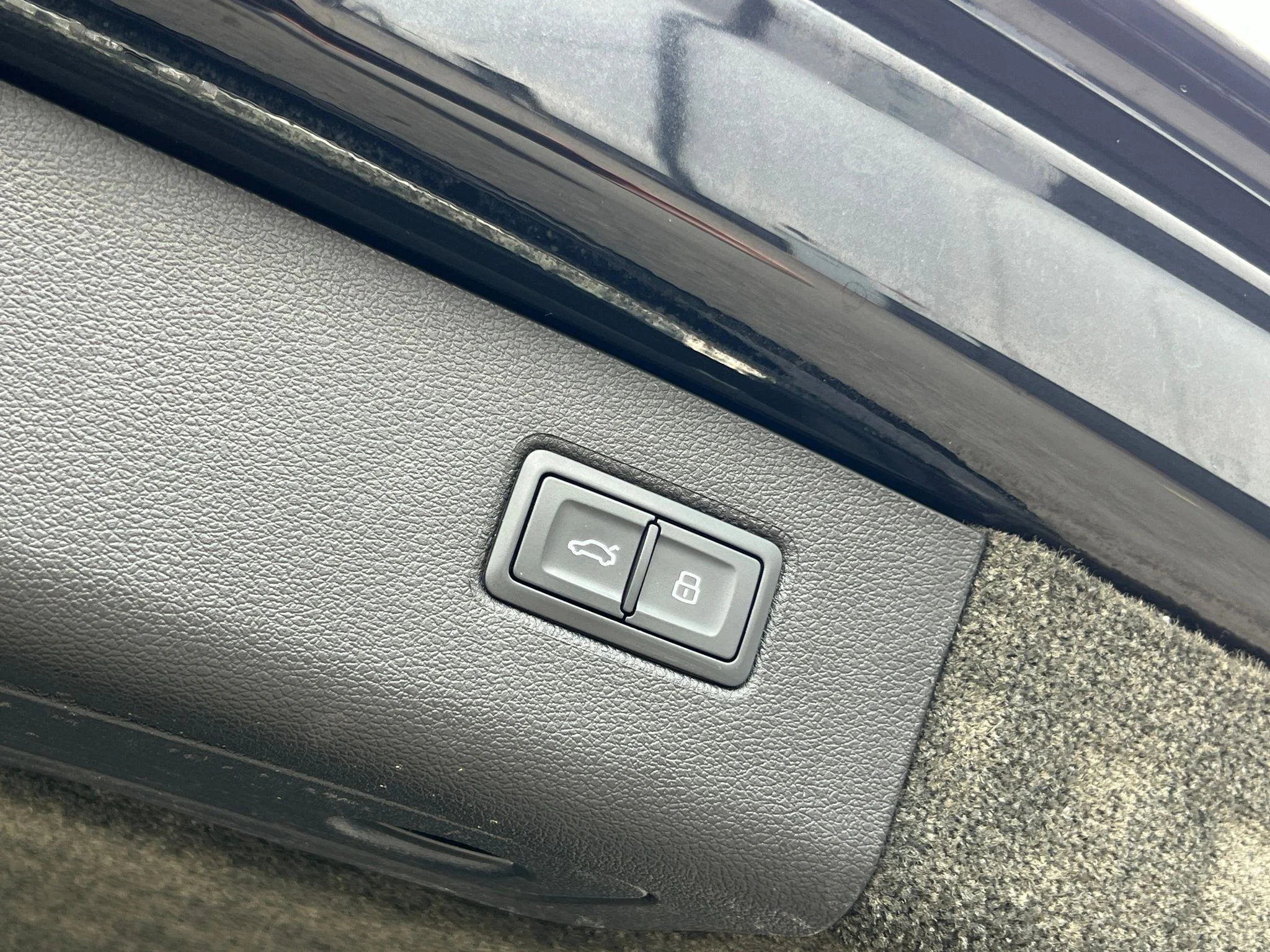 Used 2022 Black Bentley S image 23