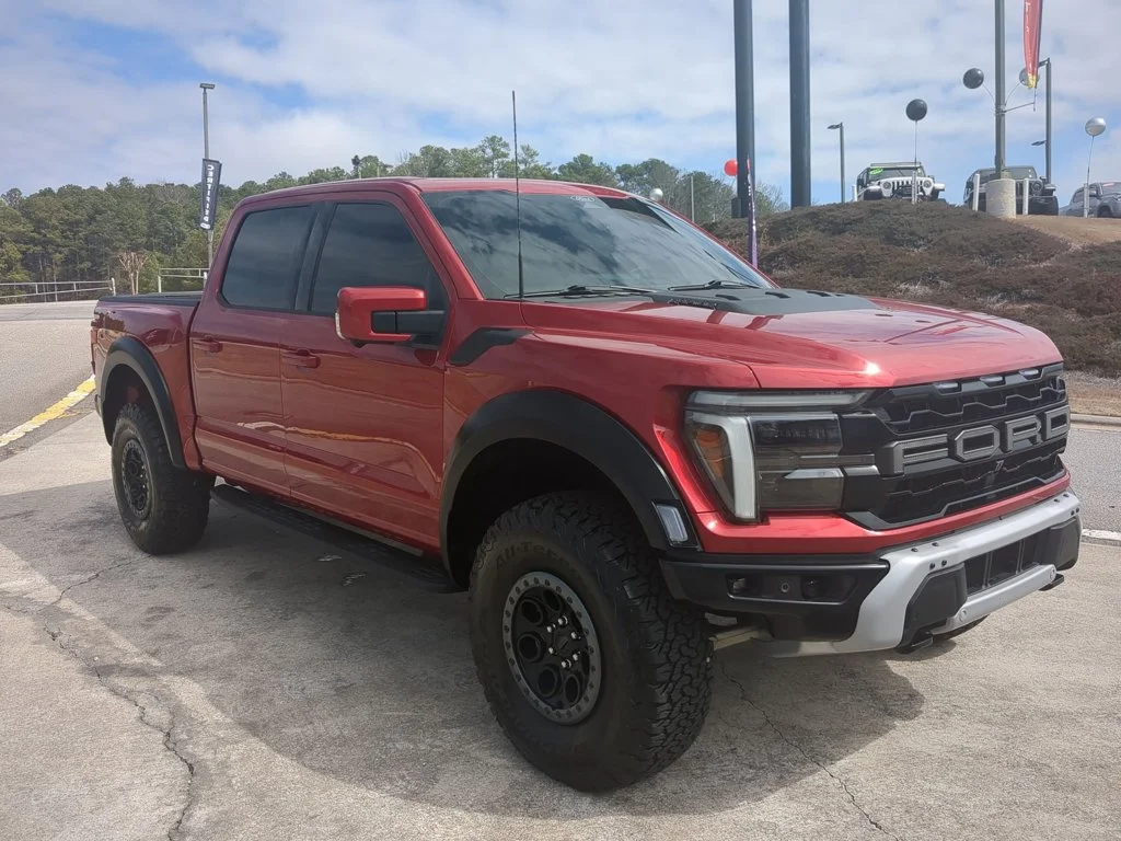 Used 2025  Ford Raptor image 3