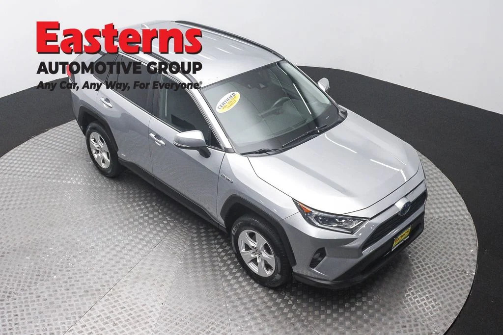 Used 2021 Silver Toyota XLE image 3