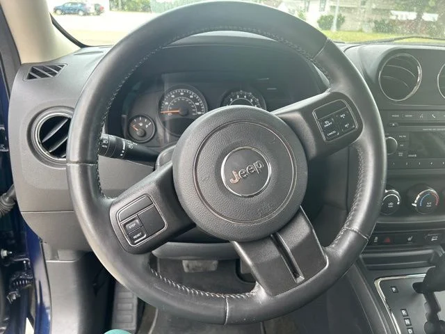 Used 2017 Blue Jeep Latitude image 18