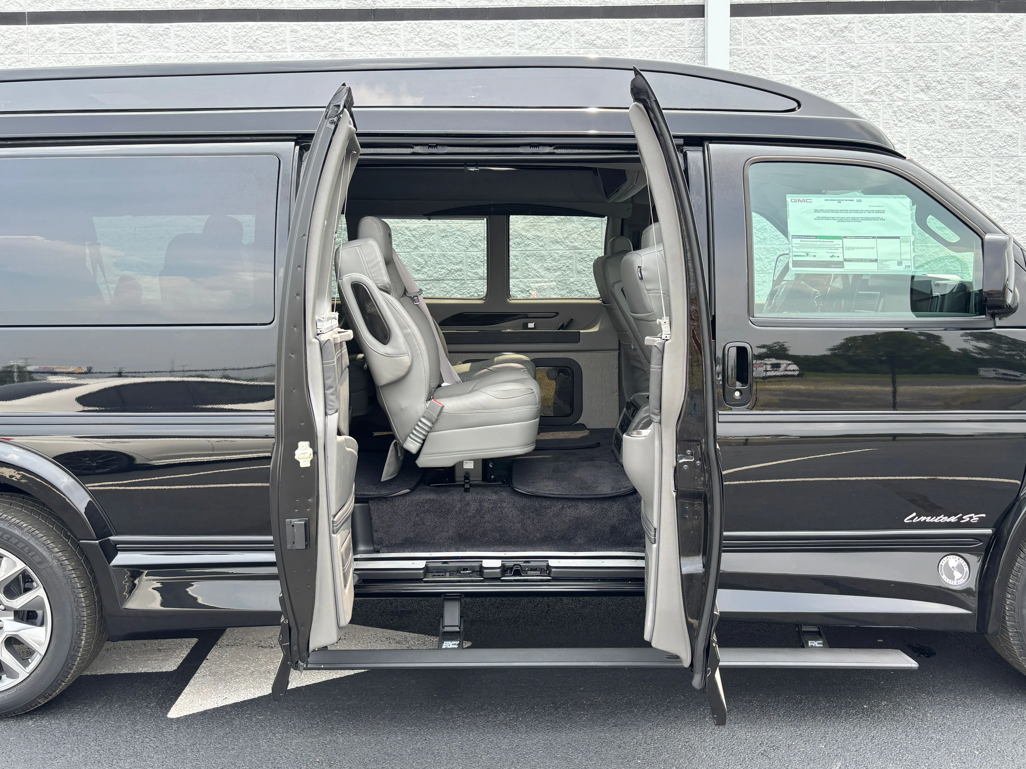 New 2026 Onyx Black GMC Explorer Limited SE image 7