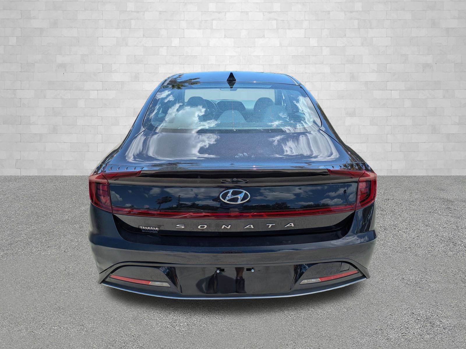 Certified Used 2023 Carbon Blue Hyundai SE image 3