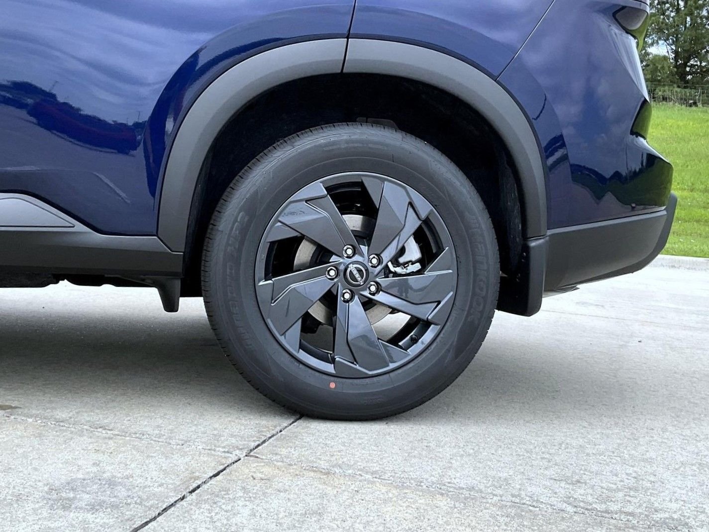 New 2026 Deep Ocean Blue Pearl Nissan SV image 23