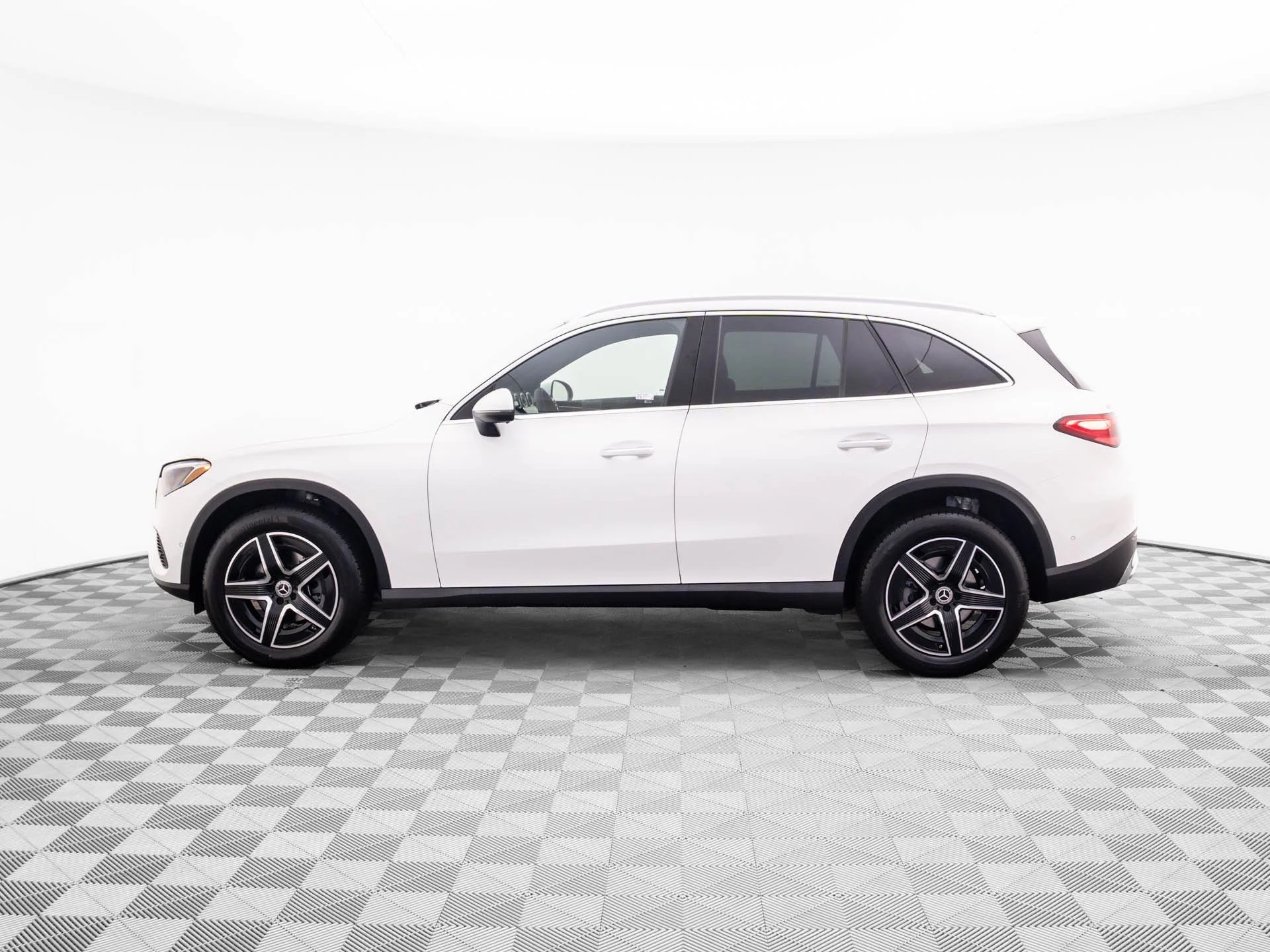 New 2026 White Mercedes-Benz GLC 300 image 2
