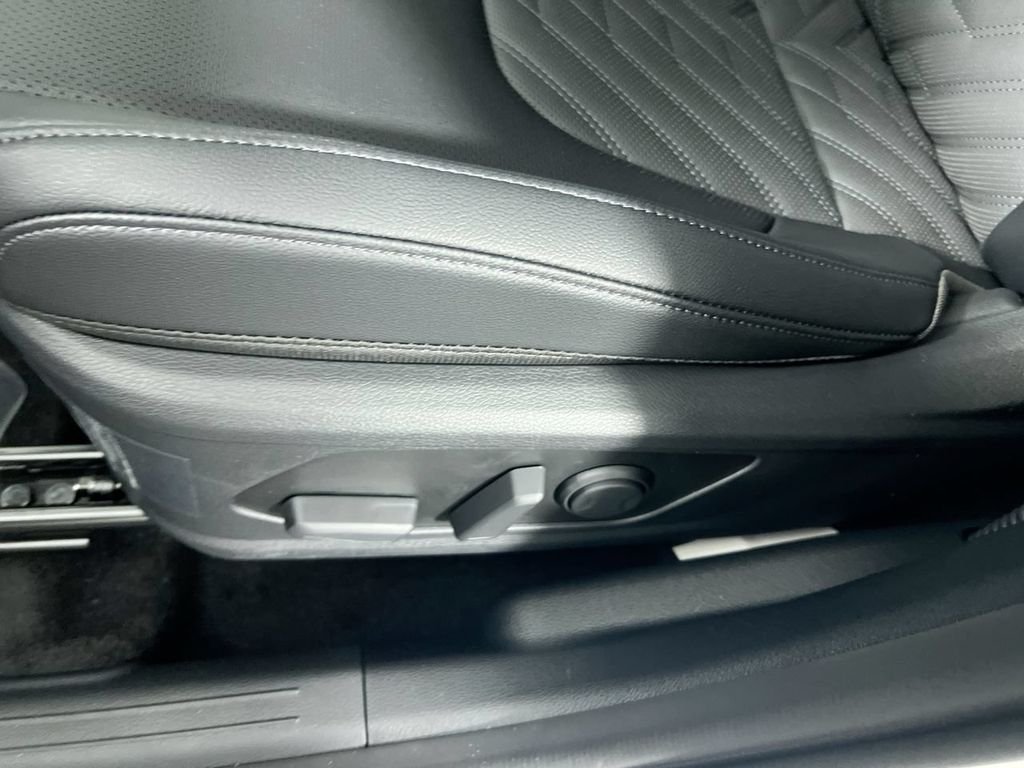 New 2026 Snow White Pearl Kia X-Line image 15