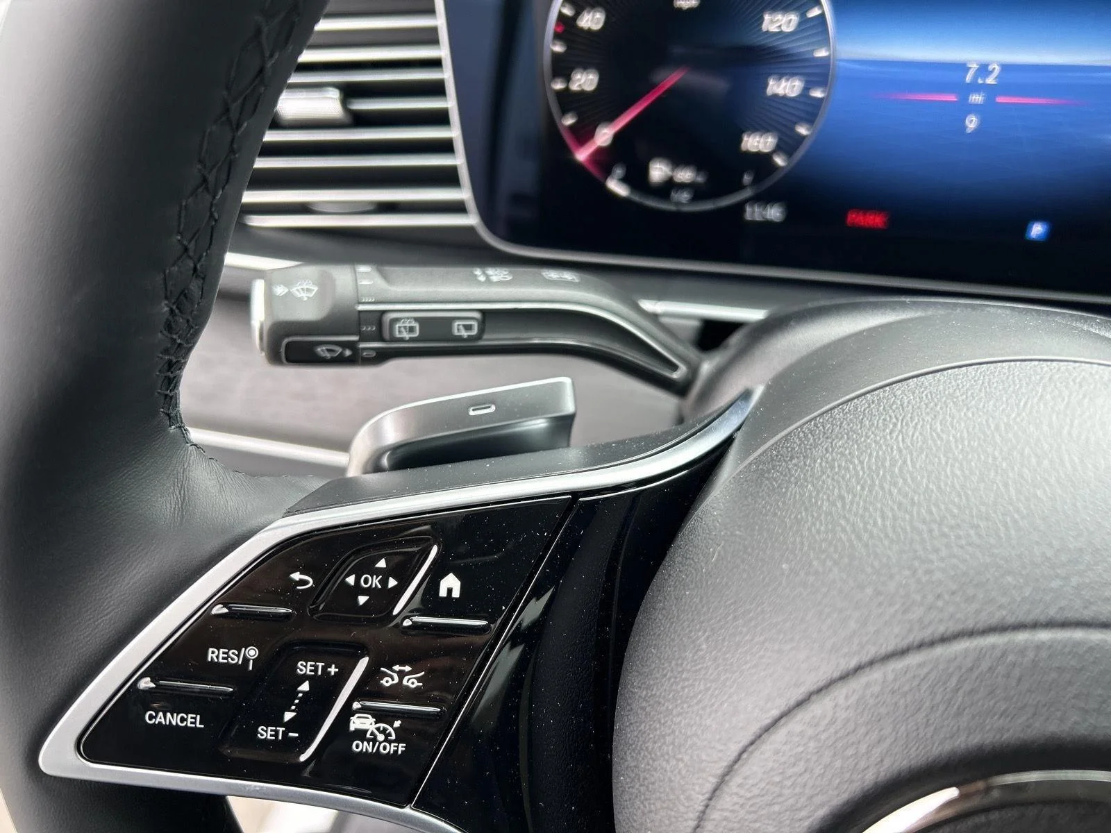 New 2026 MANUFAKTUR Moonlight White Magno Mercedes-Benz GLE 350 image 18