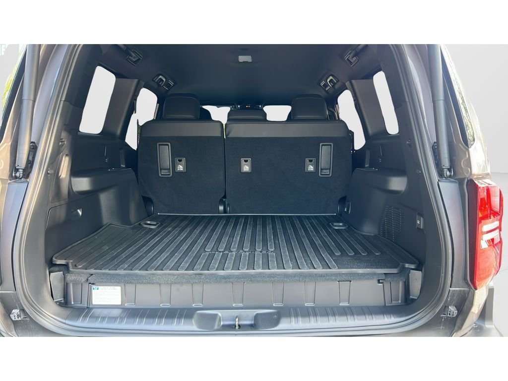 Used 2025  Toyota Base image 9