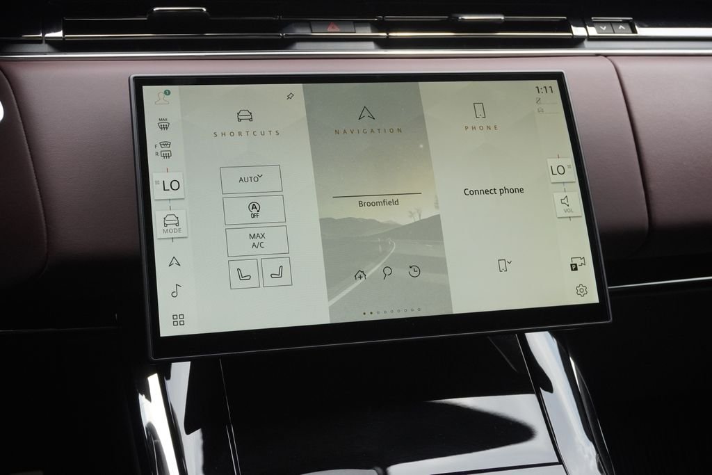 New 2026 Santorini Black Land Rover Dynamic SE image 15