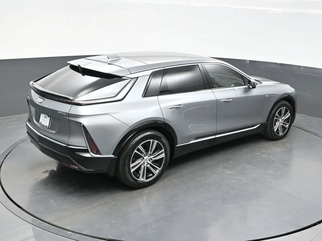 Used 2024 Silver Cadillac Luxury image 37
