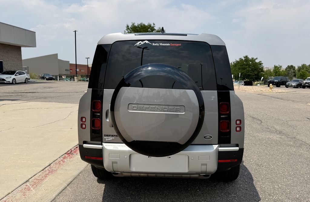 Used 2023 Gray Land Rover S image 8