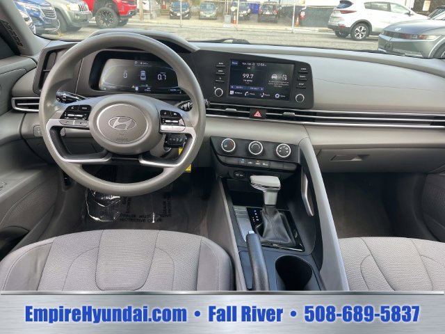 2024 Hyundai Elantra SE - Photo 13