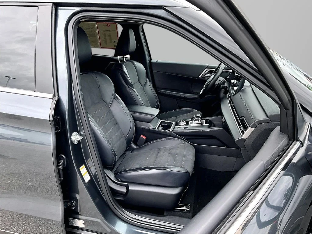 Used 2024 Gray Mitsubishi SE image 8