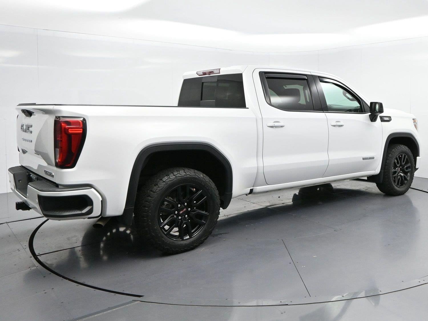 Used 2020 Summit White GMC Elevation image 7