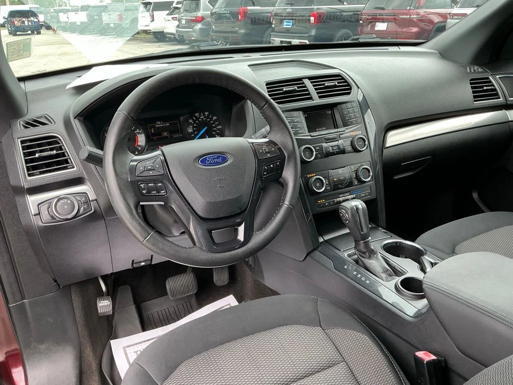 Used 2018 Red Ford XLT image 44