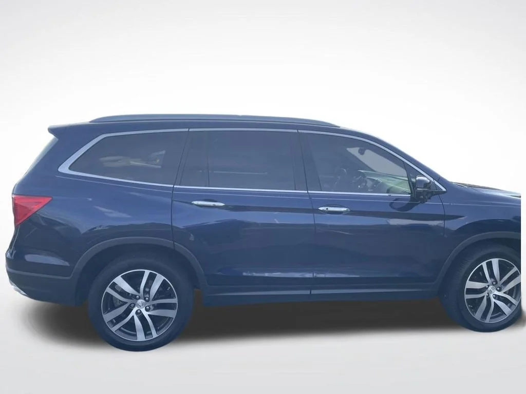 Used 2018 Blue Honda Touring image 3