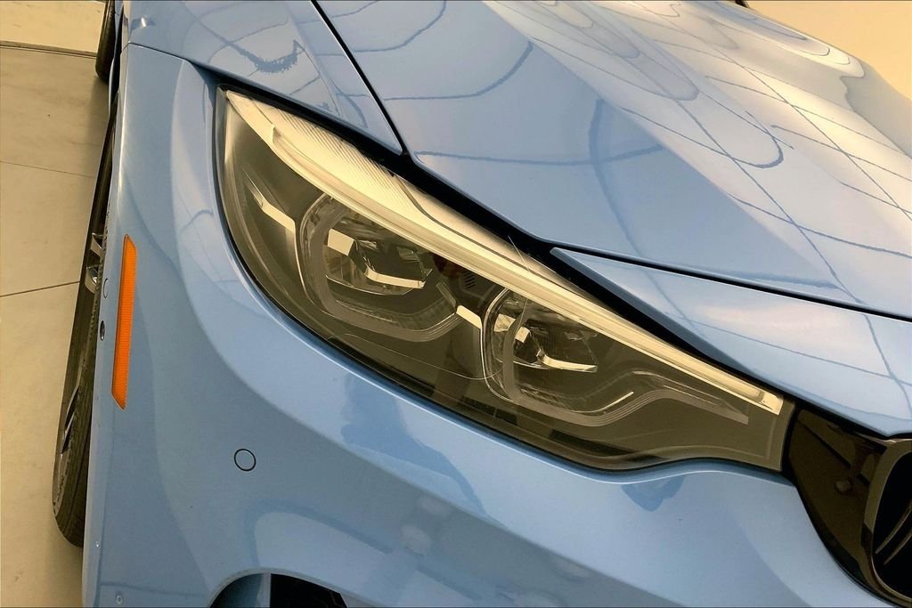 Used 2018 Yas Marina Blue Metallic BMW  image 27