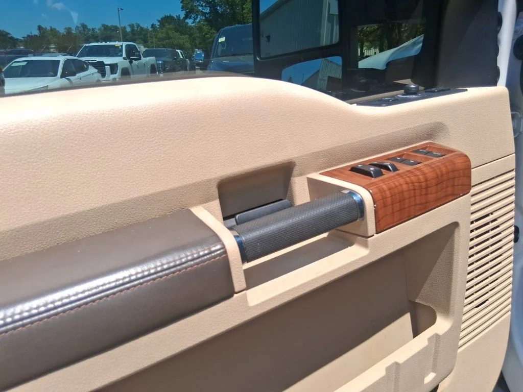 Used 2015 White Ford King Ranch image 11