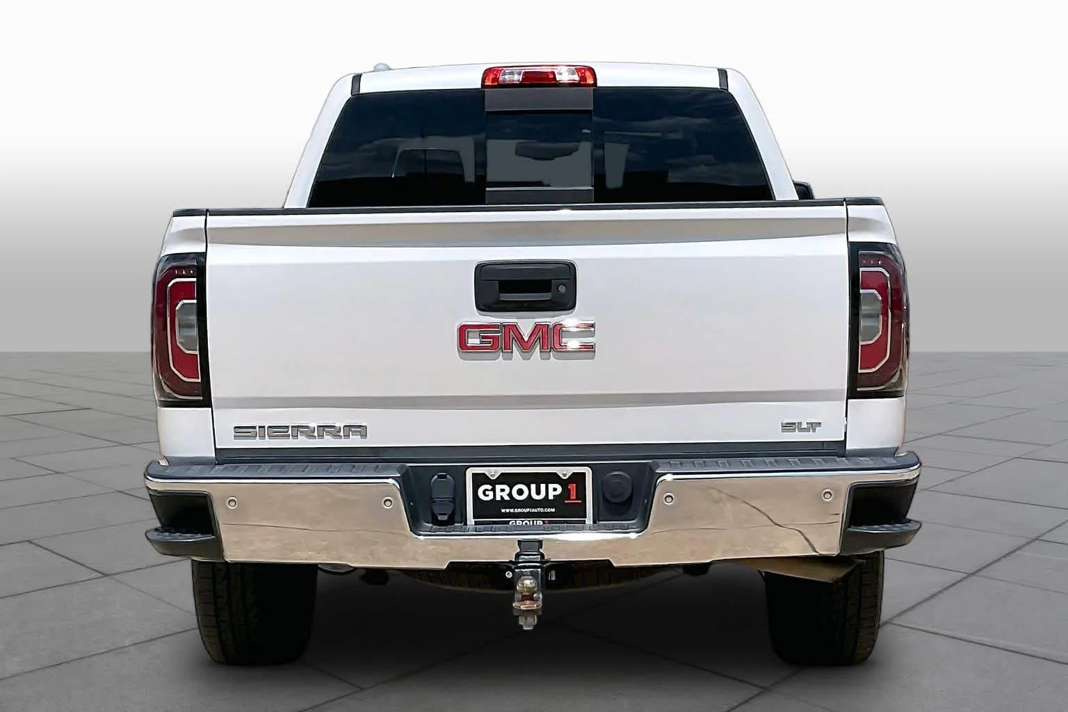 Used 2018 White Frost Tricoat GMC SLT image 5