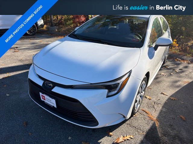 Certified Used 2025 Ice Toyota LE image 1