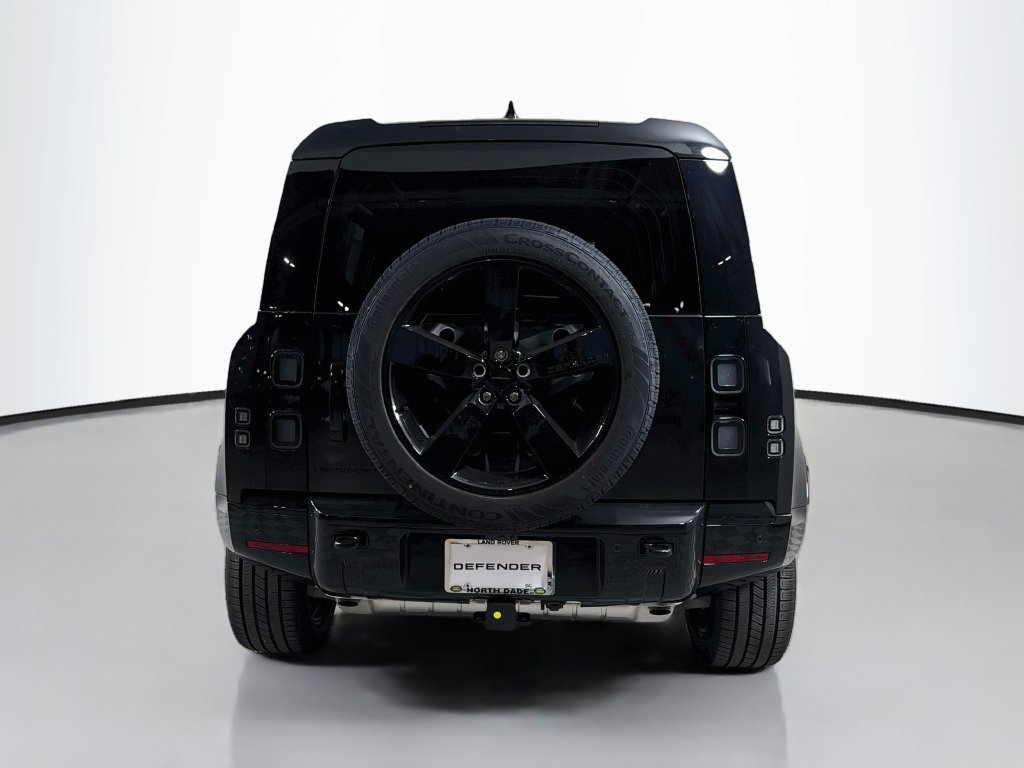New 2026 Santorini Black Land Rover X-Dynamic SE image 6