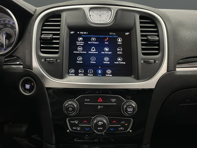 2023 Chrysler 300 Touring - Photo 7
