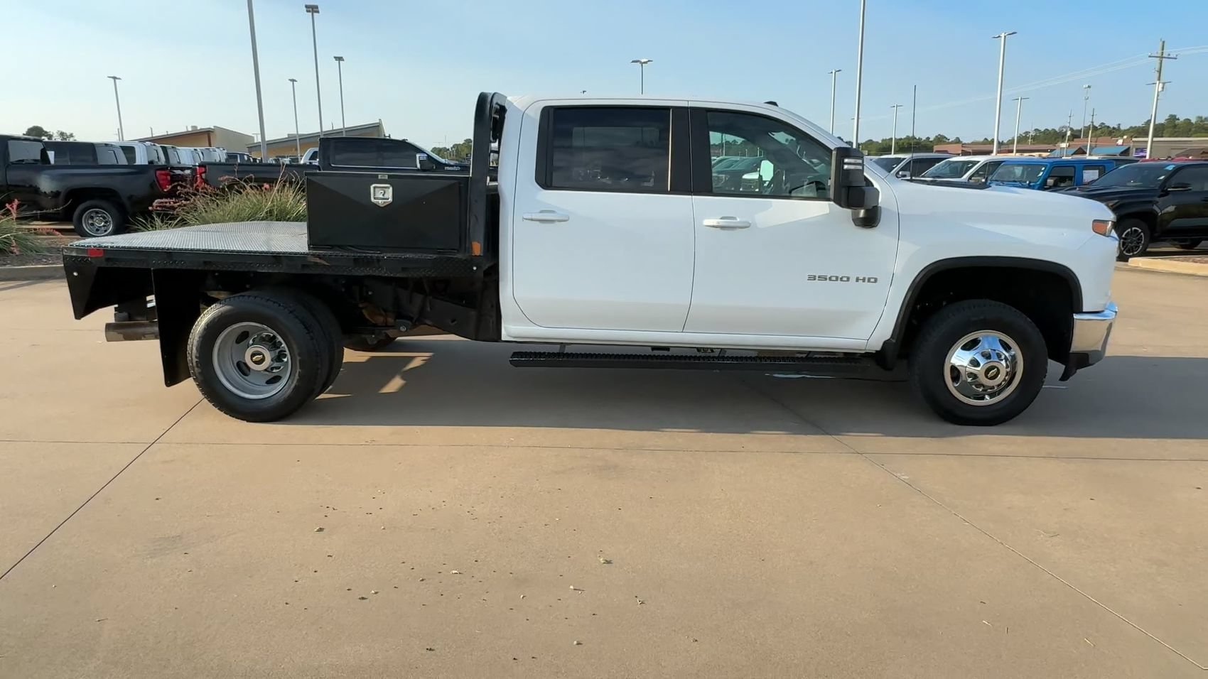 Used 2022 Summit White Chevrolet LT image 2