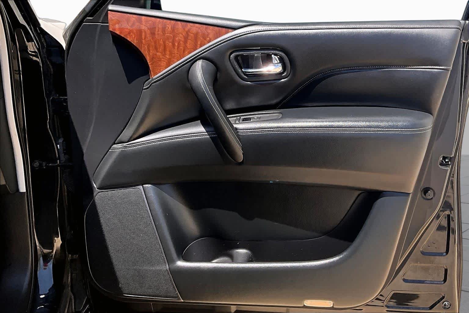 Used 2019 Black Obsidian INFINITI LUXE image 23