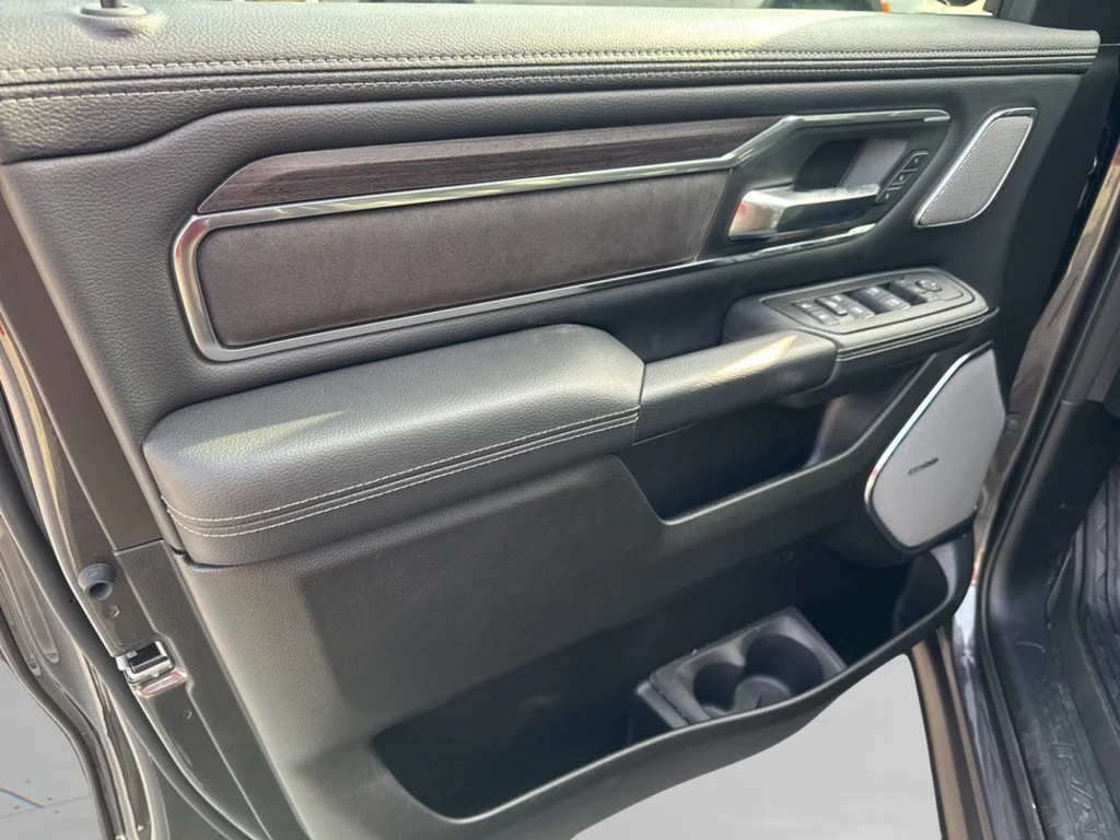 New 2026 Granite Crystal Metallic Clear-Coat Exterior Paint RAM Laramie image 36