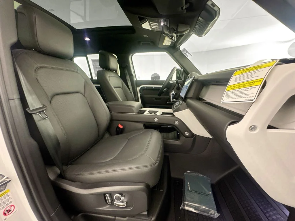 New 2026 Fuji White Land Rover X-Dynamic SE image 28