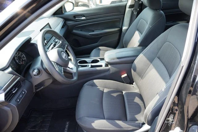 Used 2024 Black Nissan 2.5 SV image 4