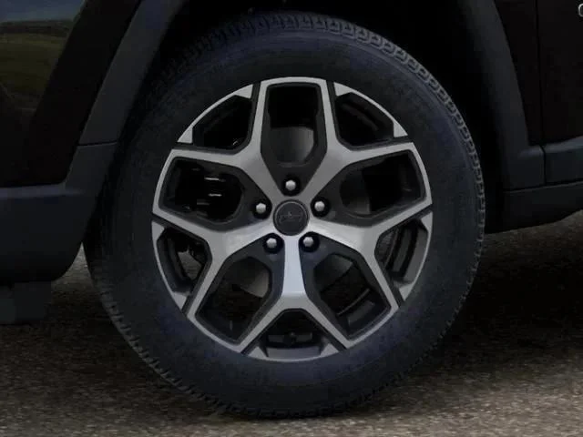 New 2026 Diamond Black Crystal Pearl-Coat Exterior Paint Jeep Limited image 4