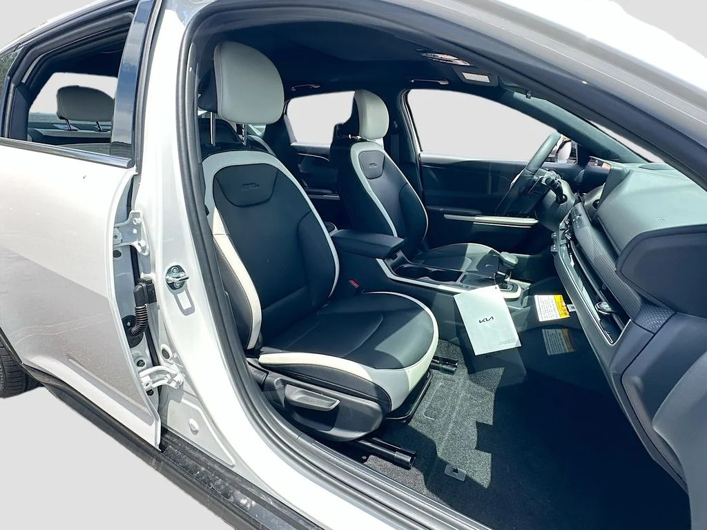New 2026 Snow White Pearl Kia GT-Line Turbo image 29