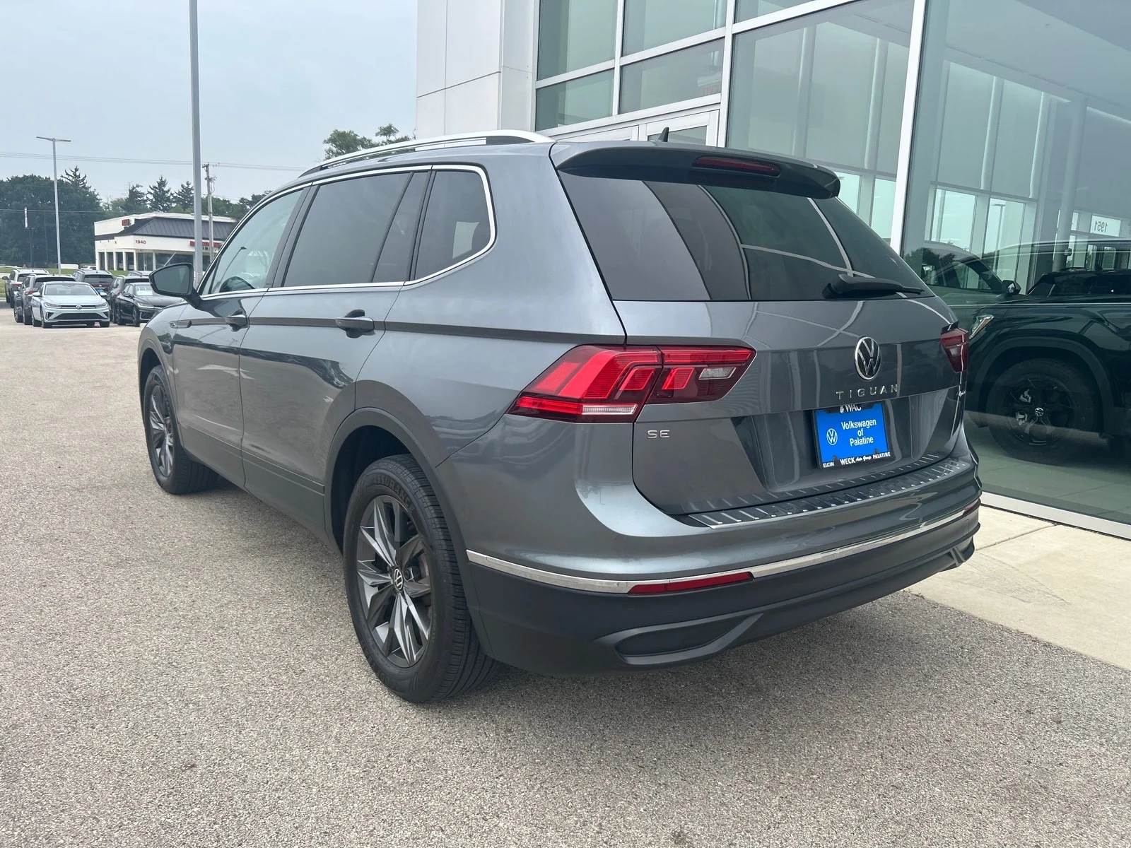 Used 2023 Gray Volkswagen 2.0T SE 4MOTION image 3