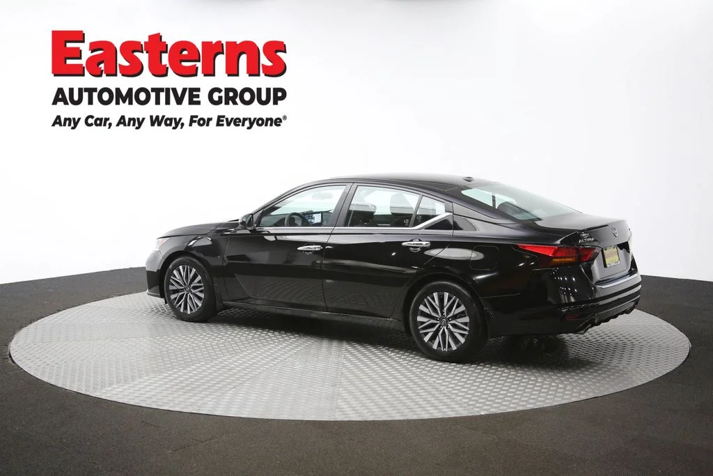 Used 2023 Black Nissan 2.5 SV image 61