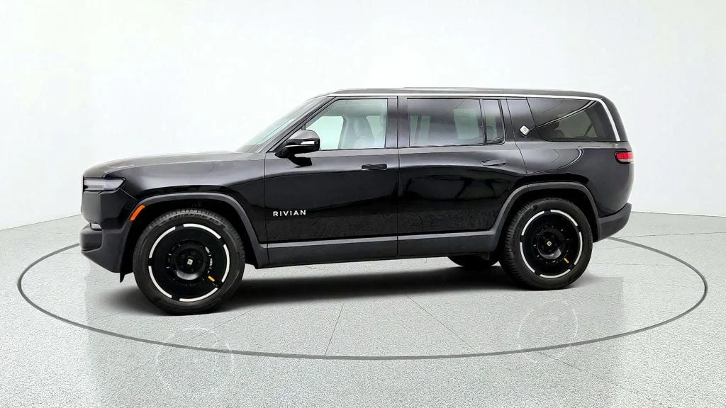 Used 2025 Midnight Rivian Adventure Dual-Motor Large Pack image 8