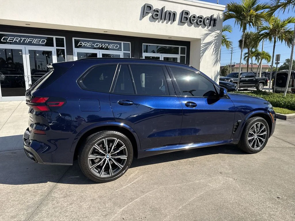 Used 2024 Blue BMW xDrive40i image 4